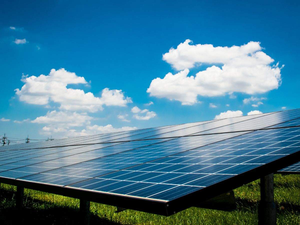 太陽能發電成本比煤炭還低？從度電成本讀懂再生能源的經濟拐點